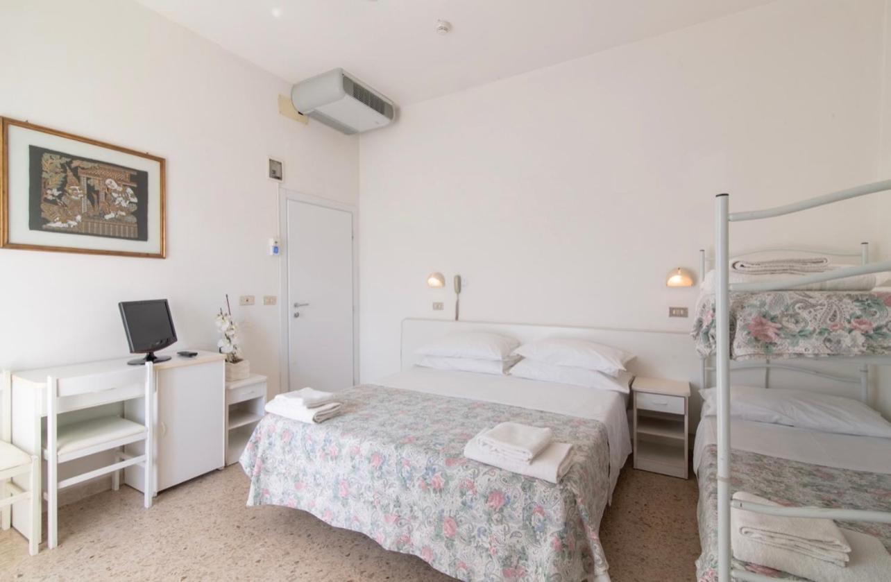 Hotel Miro Каттолика Экстерьер фото