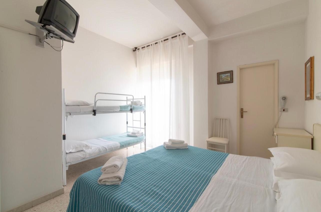 Hotel Miro Каттолика Экстерьер фото