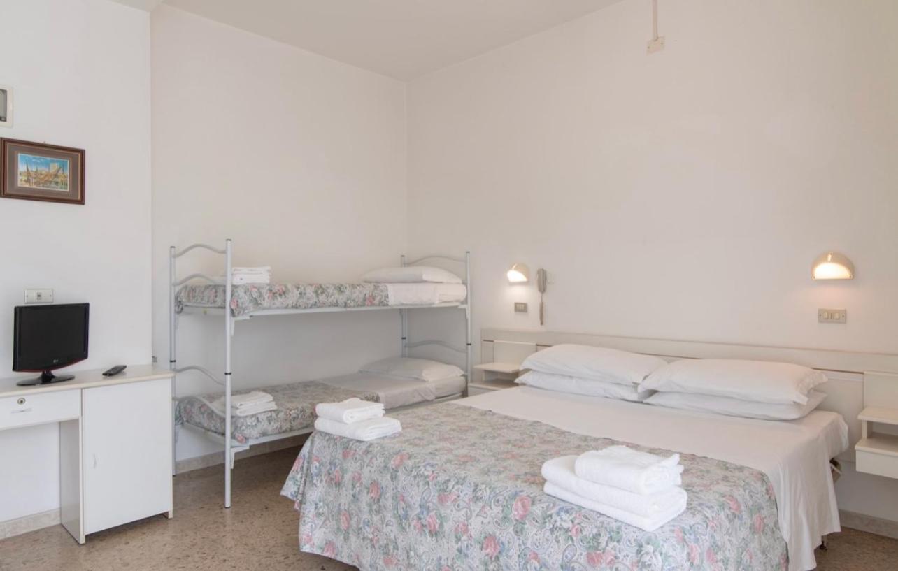 Hotel Miro Каттолика Экстерьер фото